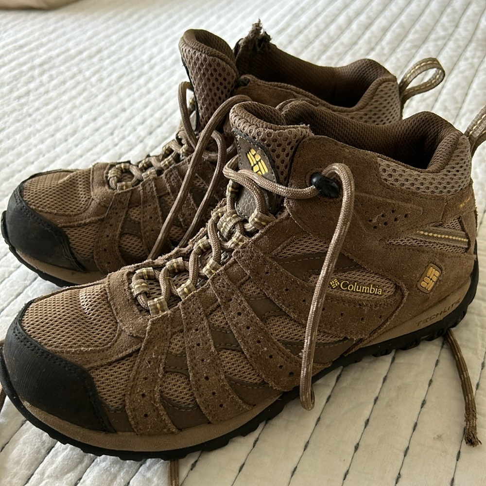 Columbia ladies hikers size 8
